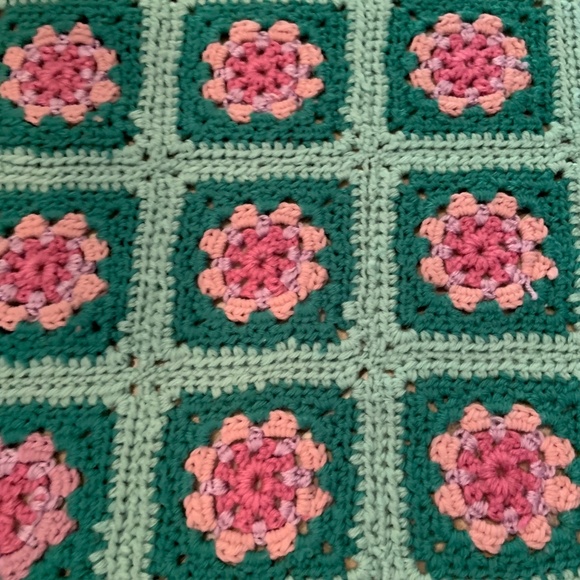 Vintage Handmade Crochet Granny Square Afghan Blanket Pink & Green 54"x45" - Picture 3 of 16